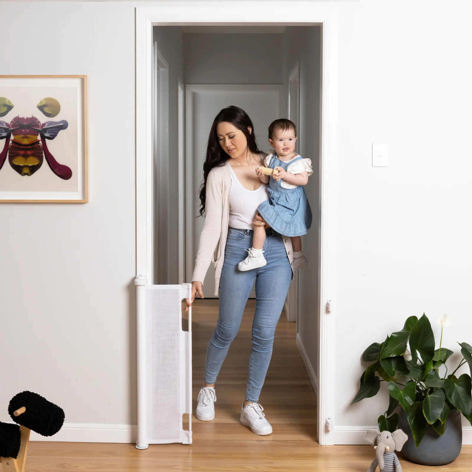 Retractable Baby Gate | 1.4m W x 0.84m H - Image 5