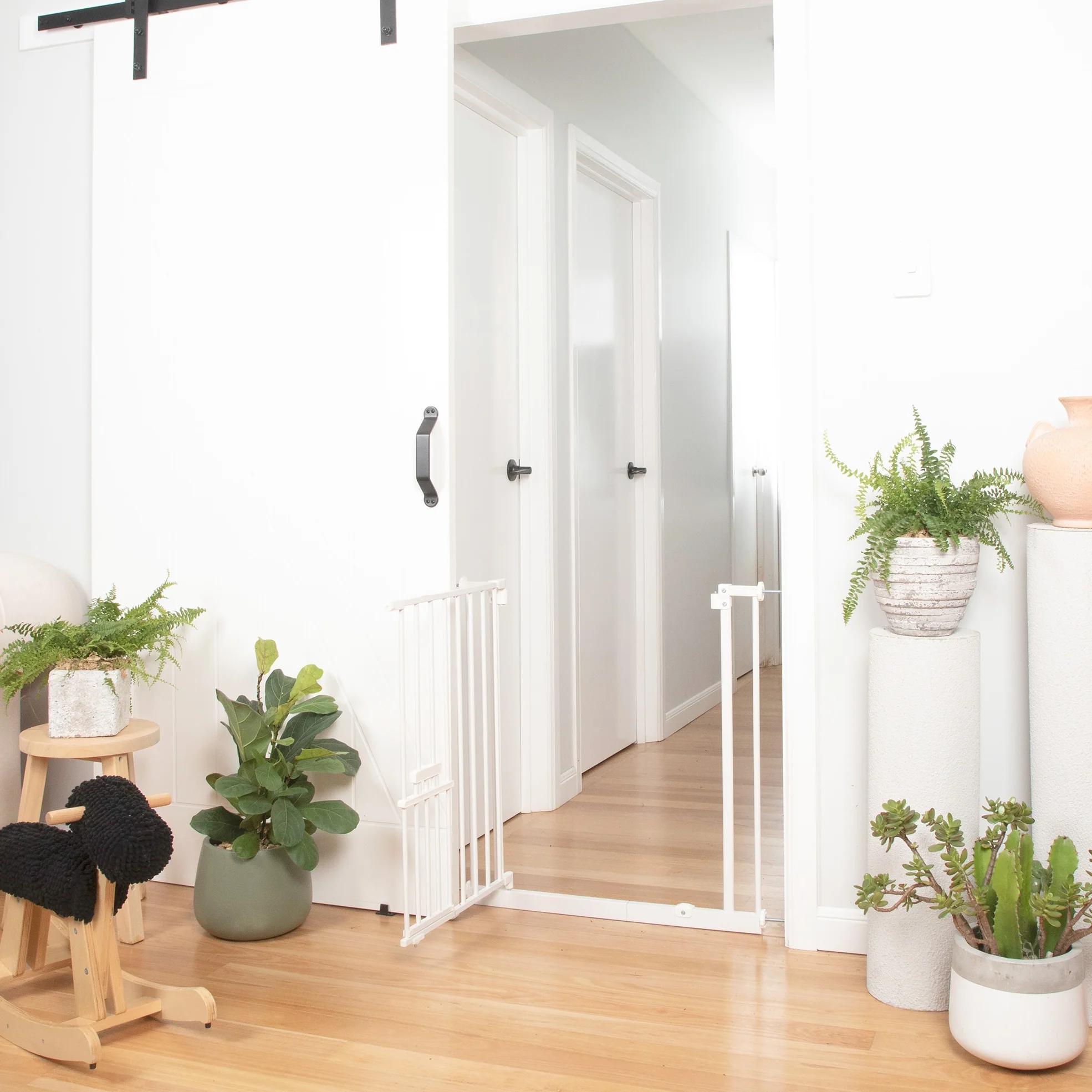 Easy Fit Pet Gate | Extra Wide | 1.12m W x 0.76m H - Image 3