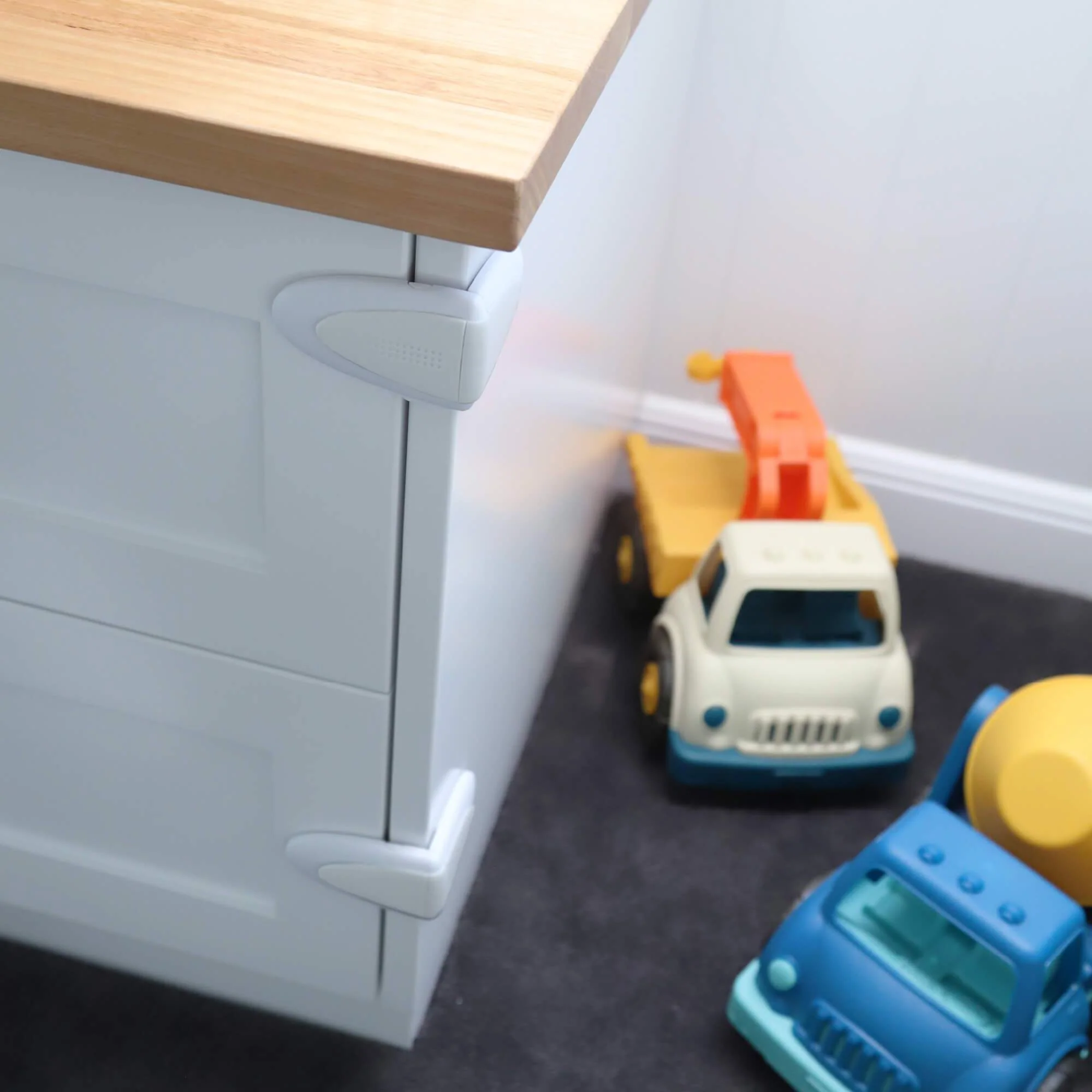 Adhesive Premium Corner Locks - Image 9